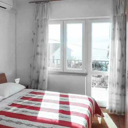 Awesome In With Wifi Apartamento Omiš